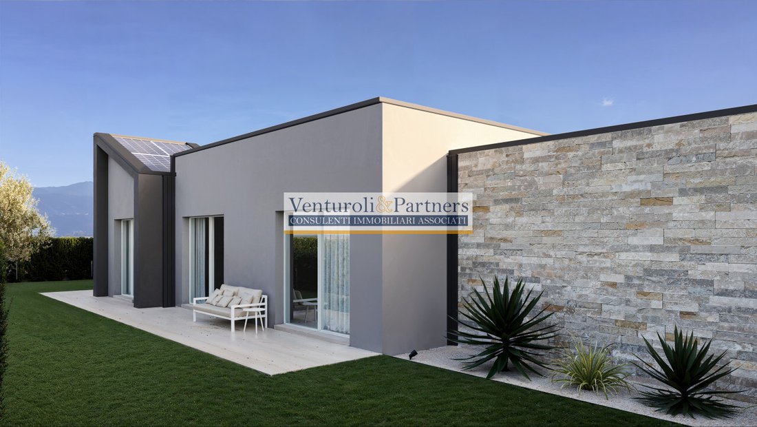 Villa in Moniga del Garda, Lombardy, Italy 3 - 17709218