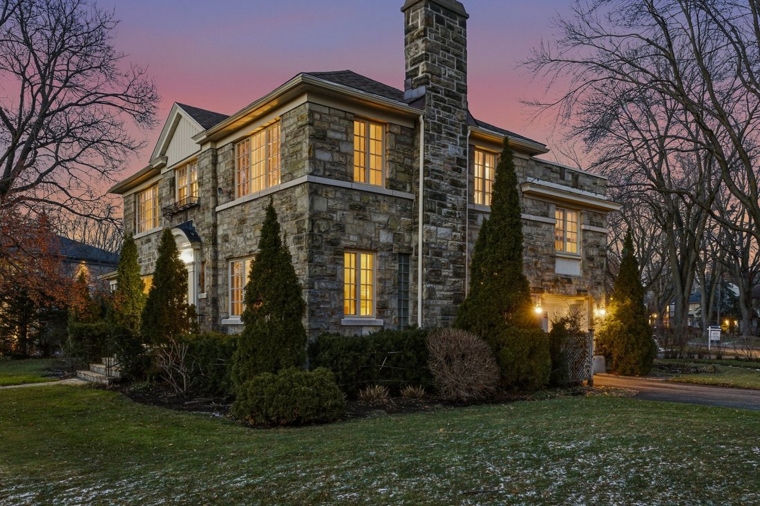 House in Mount Royal, Quebec, Canada 3 - 16801475
