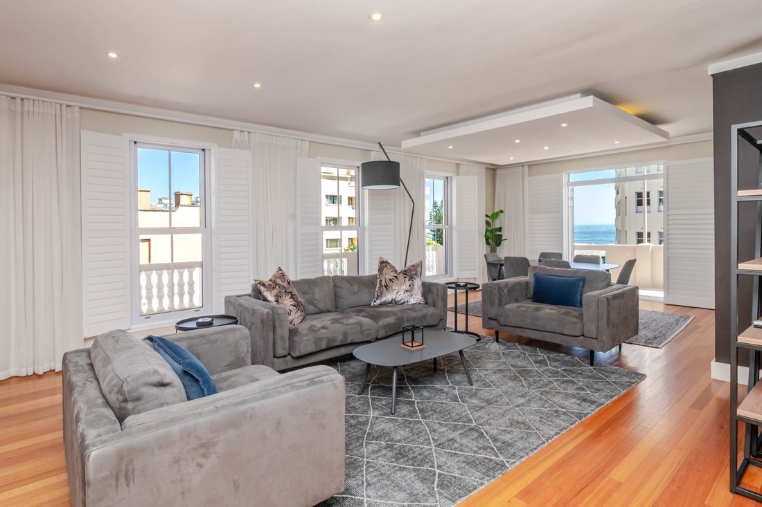 Apartment in Three Anchor Bay, Cape Town, South Africa 2 - 17705570