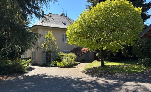 House in Hameaux, La Motte-Servolex, France 1