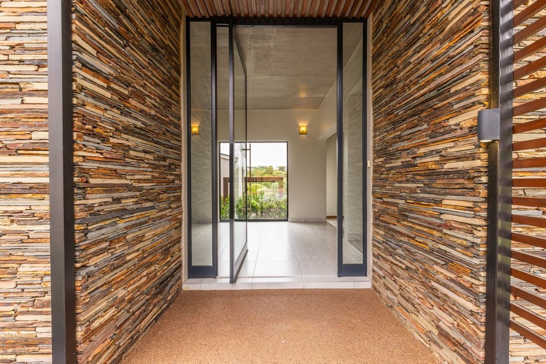 House in Sandton, Gauteng, South Africa 3 - 17705563