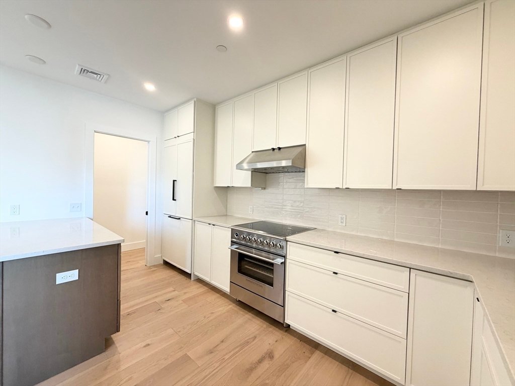 House in Newton, Massachusetts, United States 2 - 17710093
