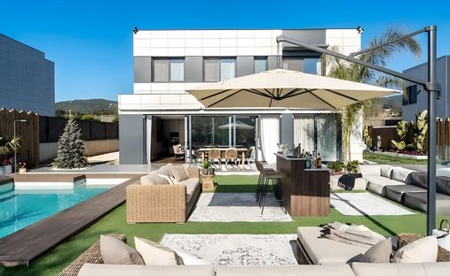 Villa in Sant Andreu de Llavaneres, Catalonia, Spain 1