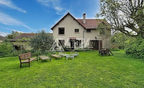 House in Vieux Villaine, Massy, France 1