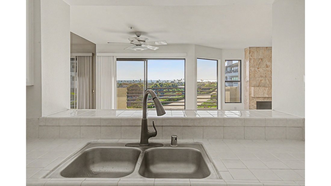 Condo in Newport Beach, California, United States 4 - 17704684