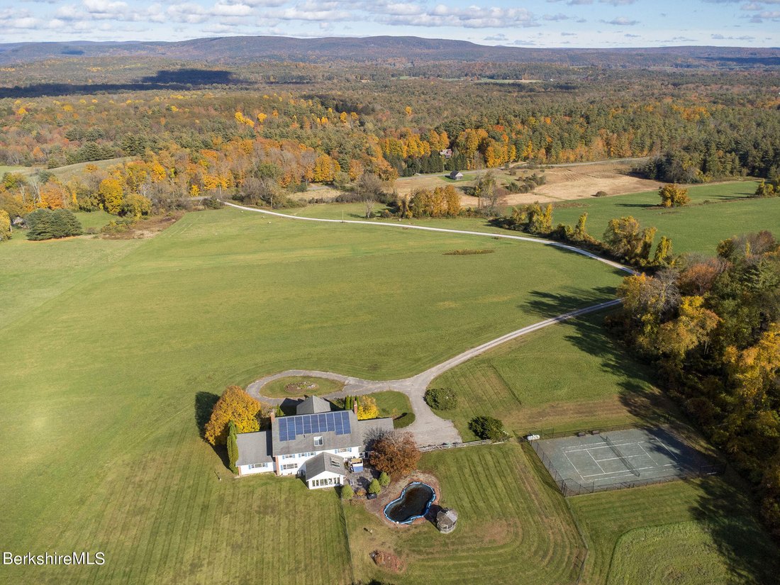 House in Mount Washington, Massachusetts, United States 1 - 17710089