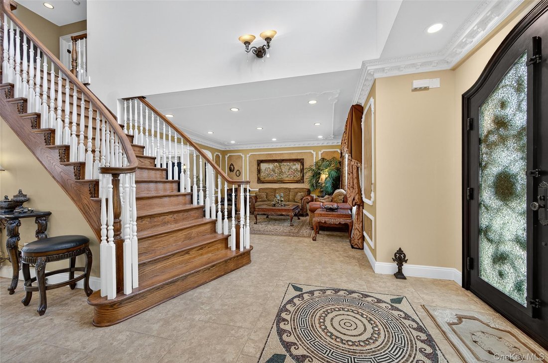 House in Albertson, New York, United States 5 - 17702816