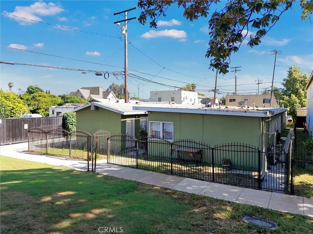Carson, California, United States 3 - 17625308