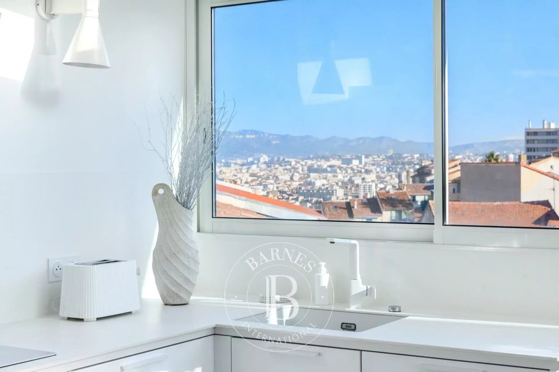 Apartment in Vauban, 6e Arrondissement, Marseille 2 - 16893363