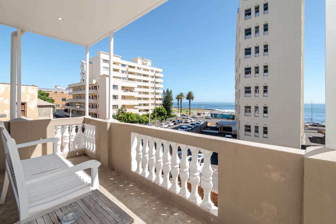 Apartment in Three Anchor Bay, Cape Town, South Africa 1 - 17705570