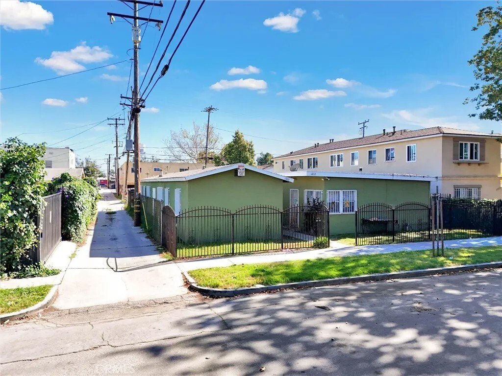 Carson, California, United States 2 - 17625308