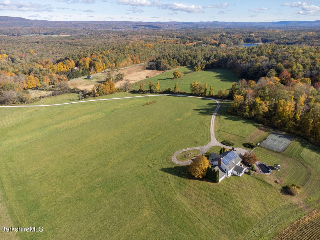 House in Mount Washington, Massachusetts, United States 4 - 17710089