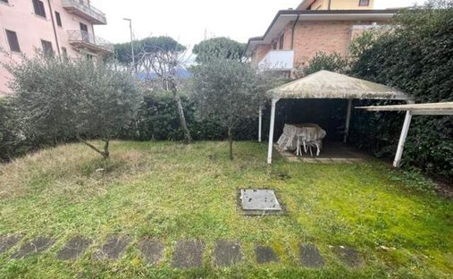 House in Tonfano, Pietrasanta, Italy 1