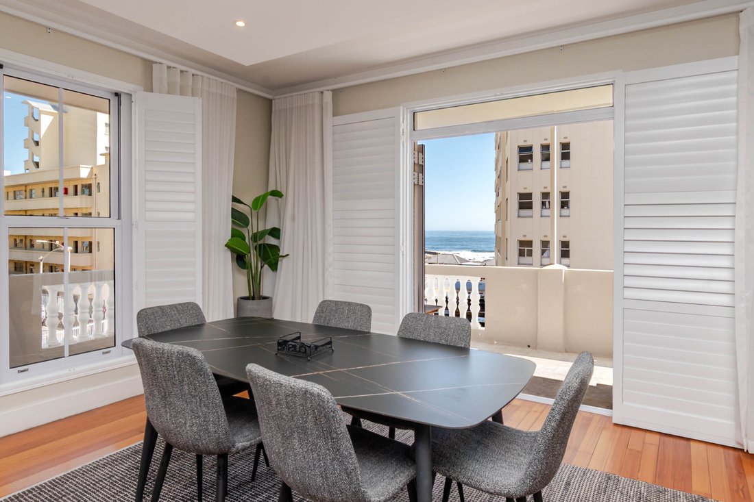 Apartment in Three Anchor Bay, Cape Town, South Africa 3 - 17705570