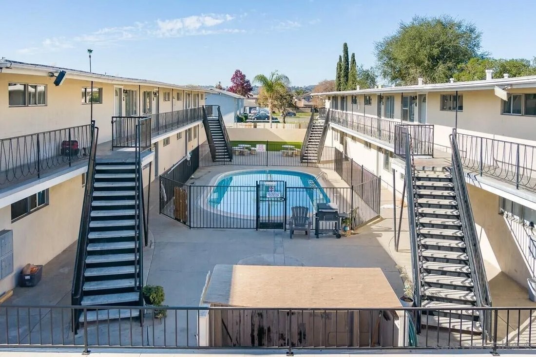 El Cajon, California, United States 5 - 17717871