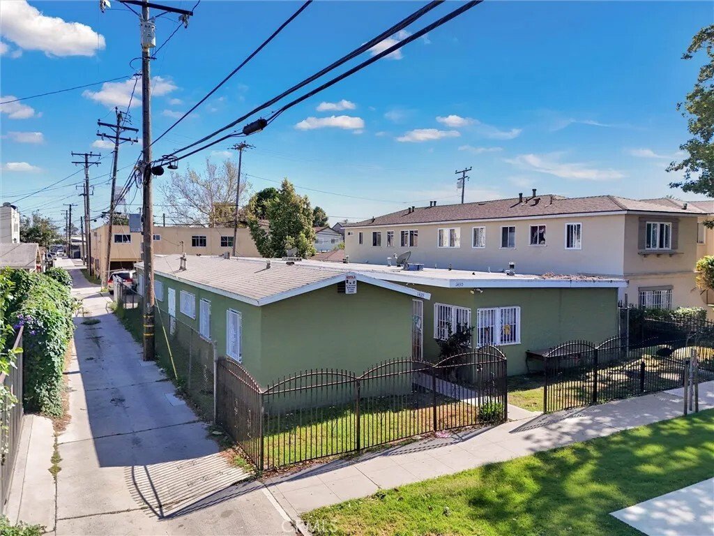 Carson, California, United States 4 - 17625308