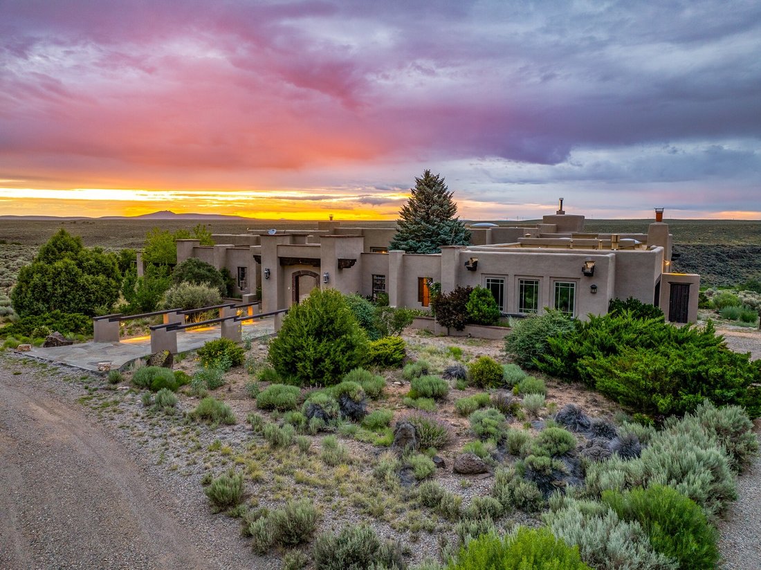 House in Taos, New Mexico, United States 1 - 17712055