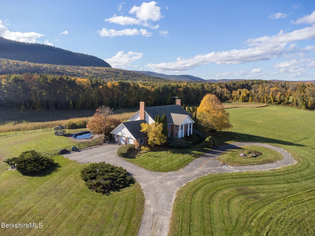 House in Mount Washington, Massachusetts, United States 2 - 17710089