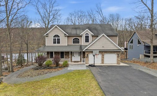 House in Lackawaxen, Pennsylvania, United States 1