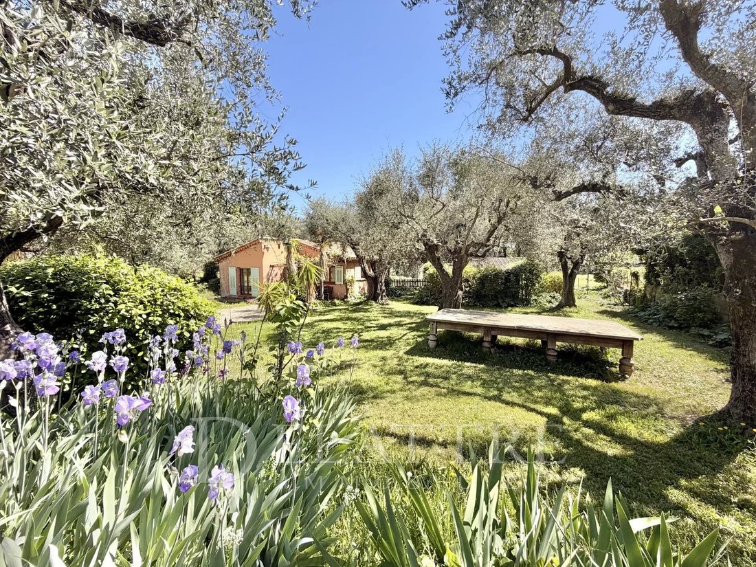 Villa in Châteauneuf-Grasse, Provence-Alpes-Côte d'Azur, France 3 - 17241668