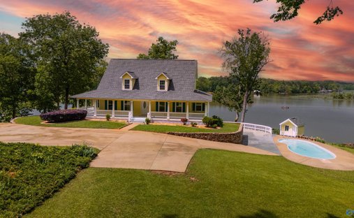 House in Glencoe, Alabama, United States 1