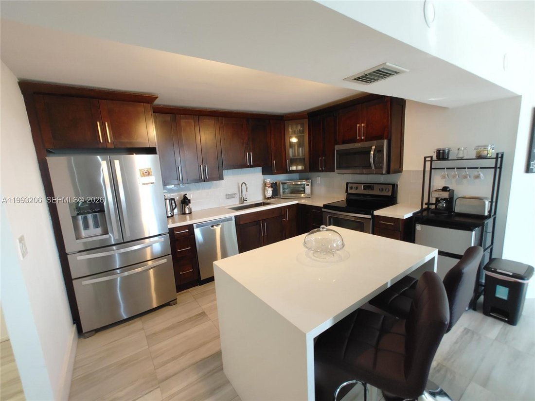 Condo in Miami Beach, Florida, United States 2 - 17542925