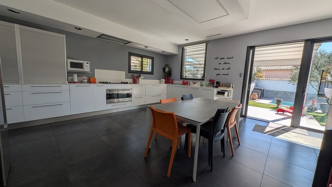 Villa in Hôtel de Ville, Morieres-les-Avignon, France 3 - 17709807