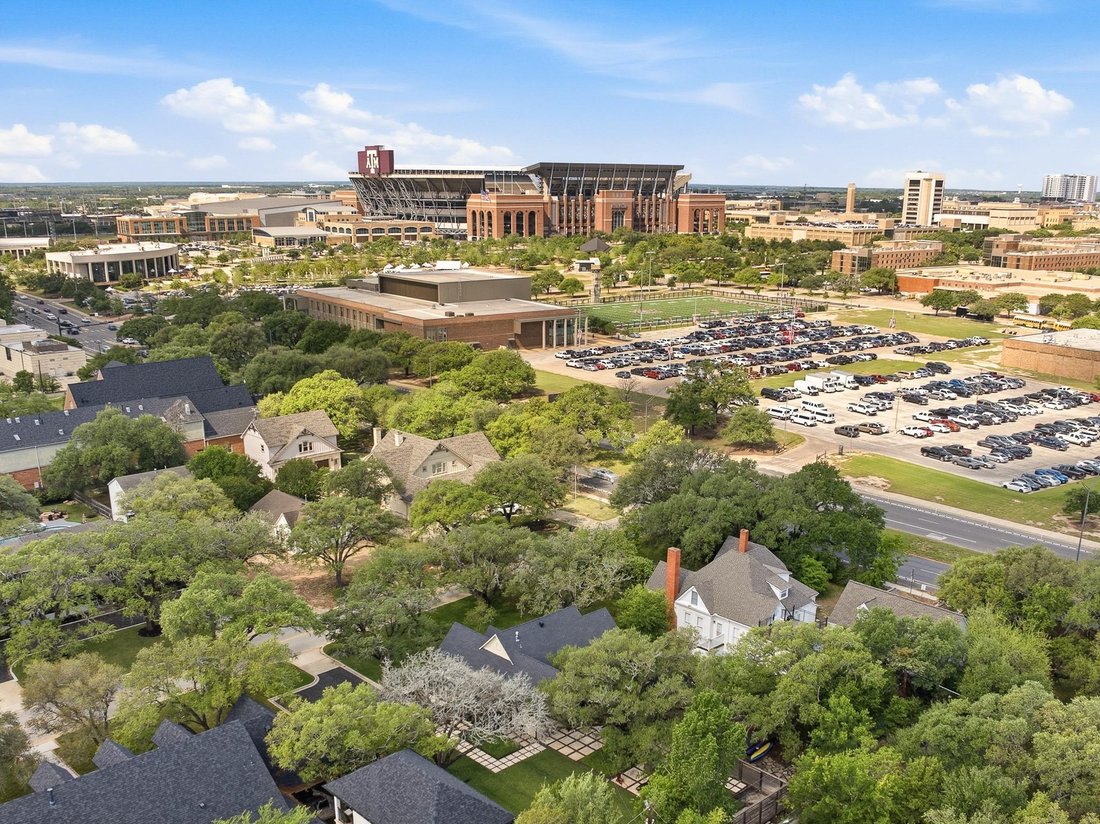 House in College Station, Texas, United States 1 - 17704120