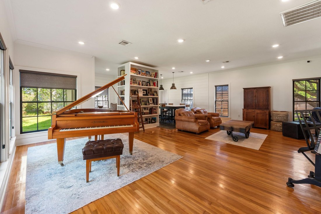 House in College Station, Texas, United States 3 - 17704120
