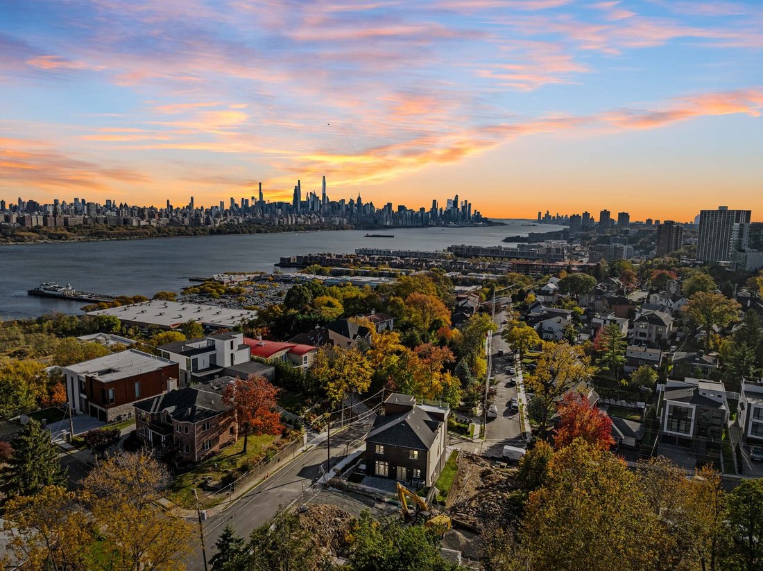 House in Cliffside Park, New Jersey, United States 1 - 17704462