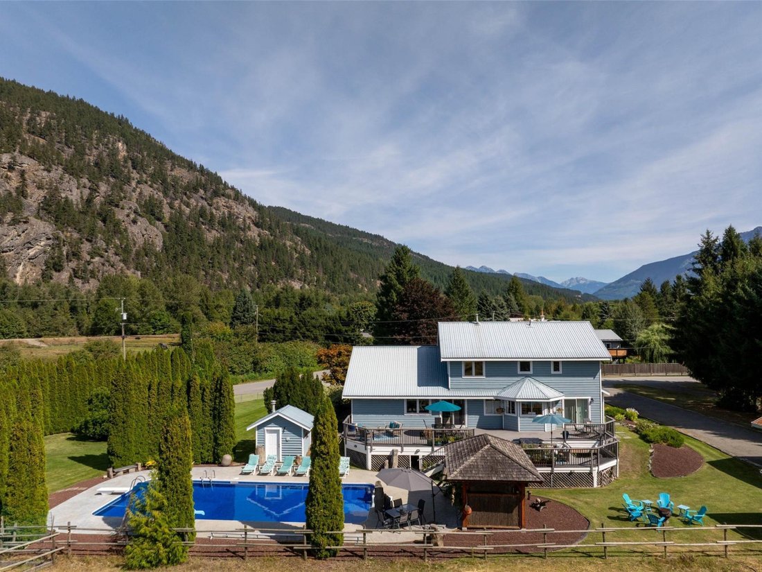 House in Pemberton, British Columbia, Canada 1 - 17709446