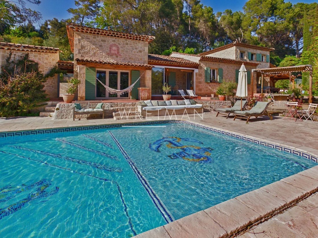 Villa in La Motte, Provence-Alpes-Côte d'Azur, France 1 - 17704738