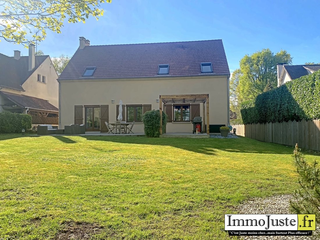 House in Le Mesnil-Saint-Denis, Ile-de-France, France 3 - 17709971