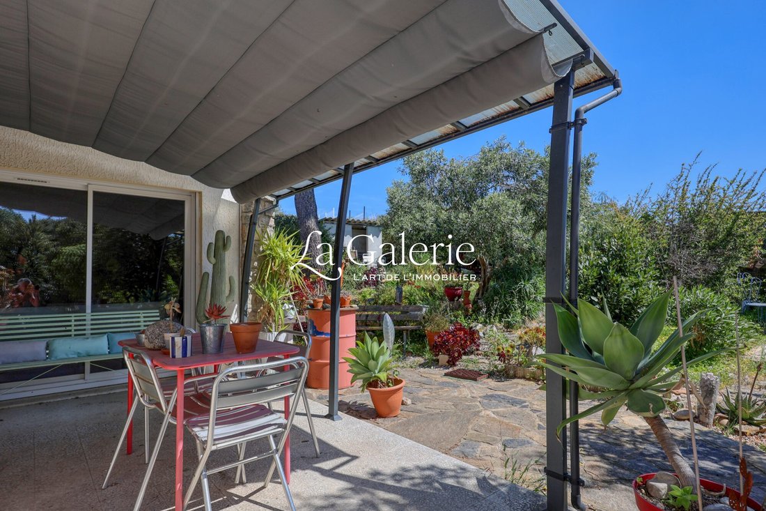 Villa in Hyeres, Provence-Alpes-Côte d'Azur, France 4 - 17456278