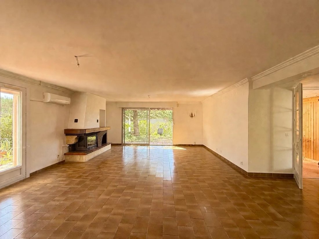 Villa in Saint-Cyr-sur-Mer, Provence-Alpes-Côte d'Azur, France 2 - 17671150