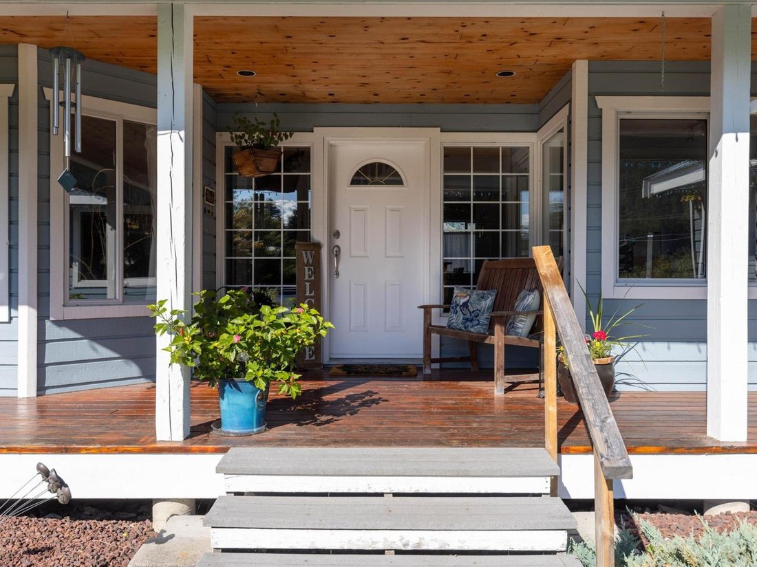House in Pemberton, British Columbia, Canada 3 - 17709446