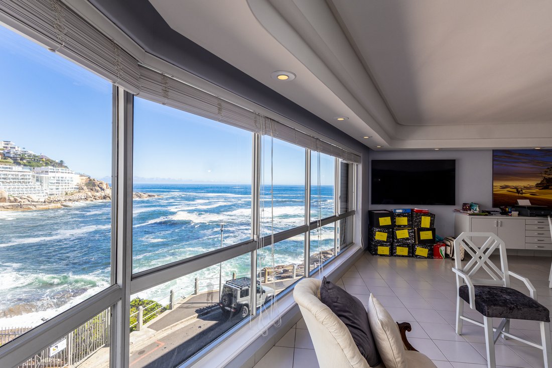 Apartment in Bakoven, Cape Town, South Africa 2 - 17705580