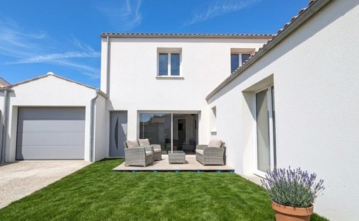 House in Puilboreau, Nouvelle-Aquitaine, France 1