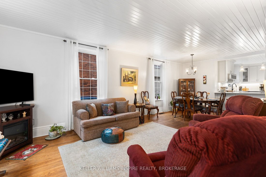 House in Gananoque, Ontario, Canada 5 - 17705338