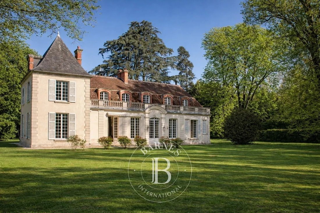 Estate in Lumigny-Nesles-Ormeaux, Ile-de-France, France 2 - 17717262