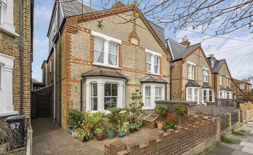 House in Kingston Upon Thames, Royal Borough of Kingston upon Thames, England 1