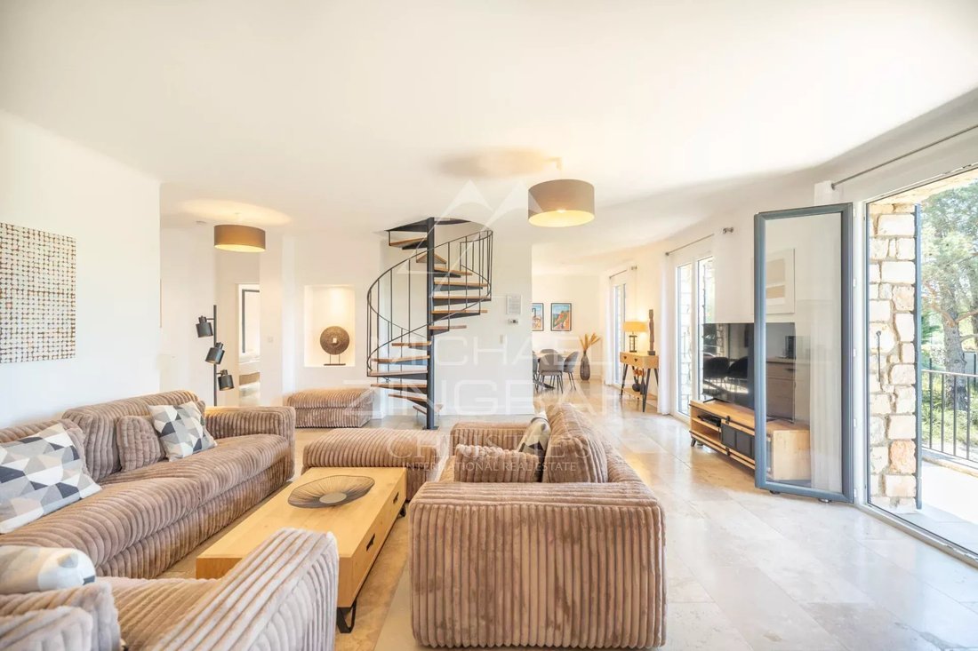Estate in Roussillon, Provence-Alpes-Côte d'Azur, France 4 - 17703271