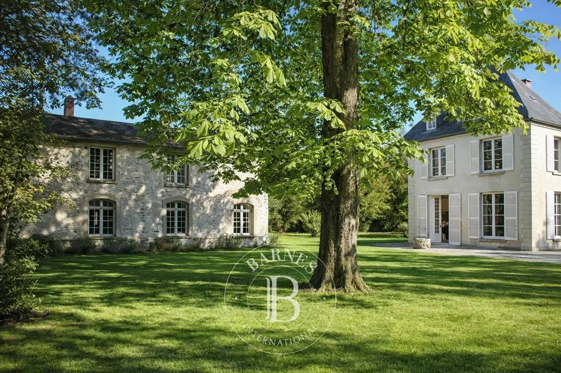 Estate in Lumigny-Nesles-Ormeaux, Ile-de-France, France 1 - 17717262