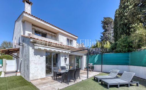 House in Croix des Gardes, Cannes, France 1