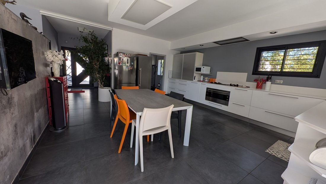 Villa in Hôtel de Ville, Morieres-les-Avignon, France 4 - 17709807