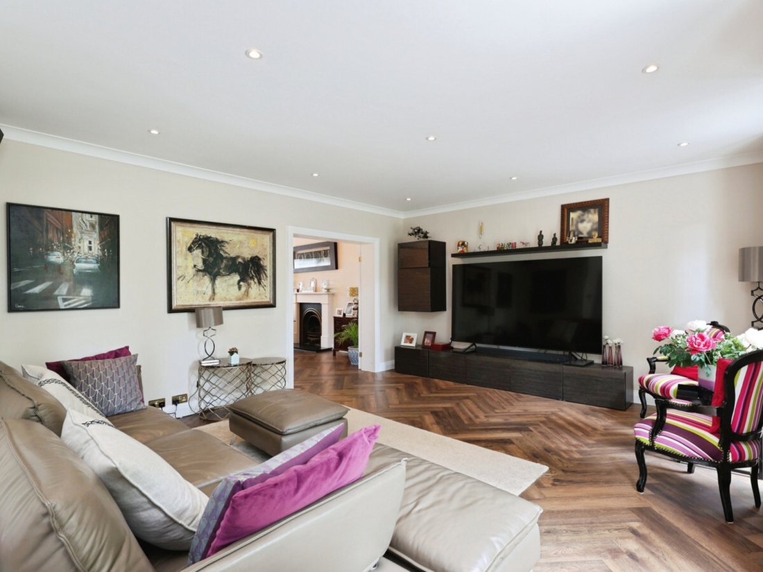 House in Tatling End, Gerrards Cross, England 3 - 17708678