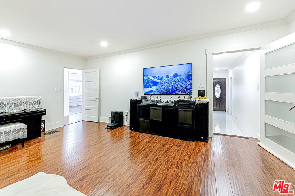 House in Glendale, California, United States 5 - 17706497