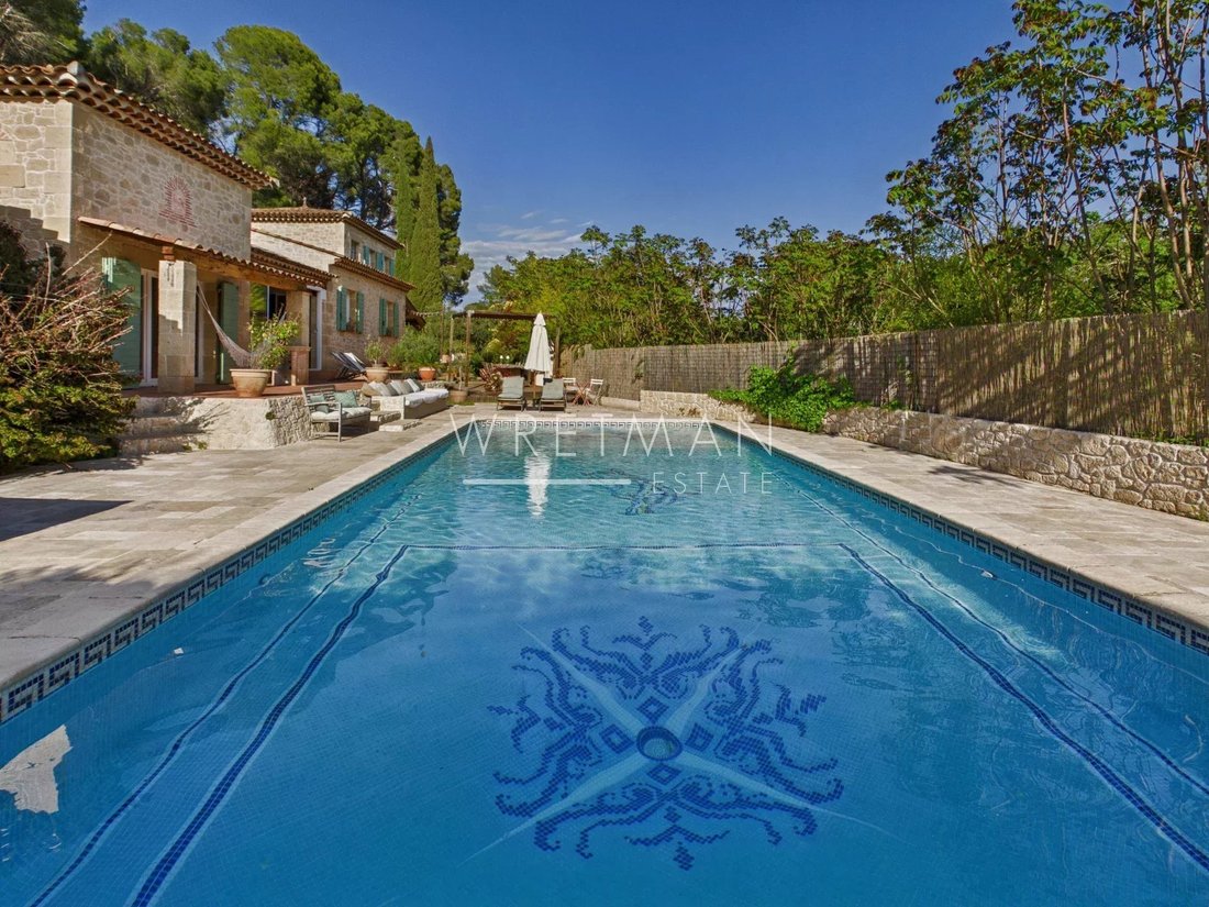 Villa in La Motte, Provence-Alpes-Côte d'Azur, France 1 - 17704738