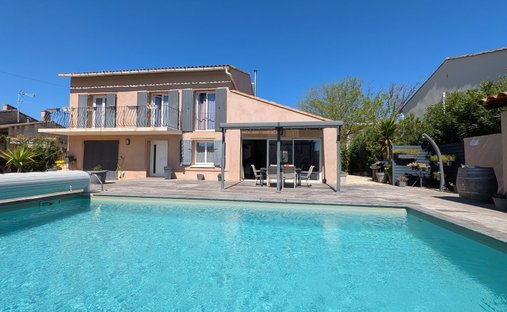 House in Hôtel de Ville, Morieres-les-Avignon, France 1