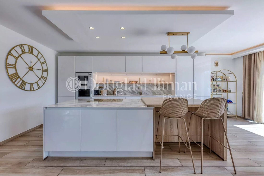 House in Croix des Gardes, Cannes, France 2 - 17704850